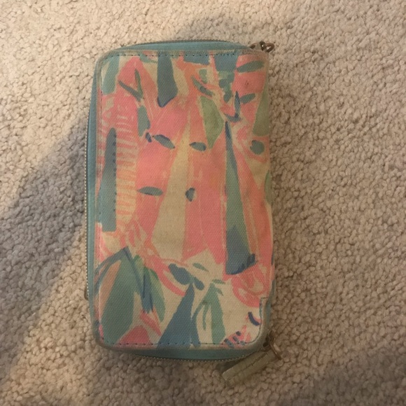 🤩Lilly Pulitzer wristlet🤩 - Picture 3 of 5